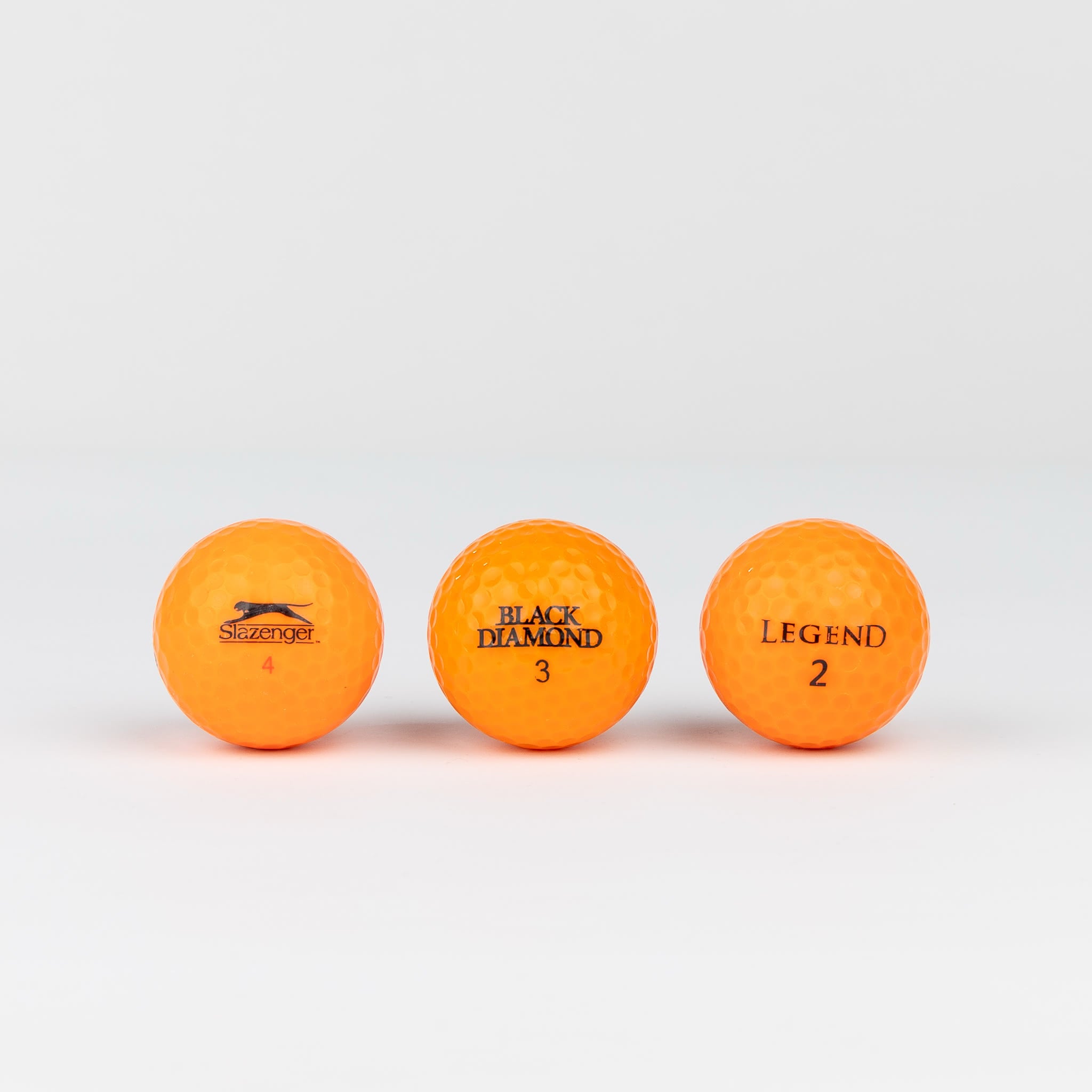 Gekleurde golfballen (roze, oranje, geel)