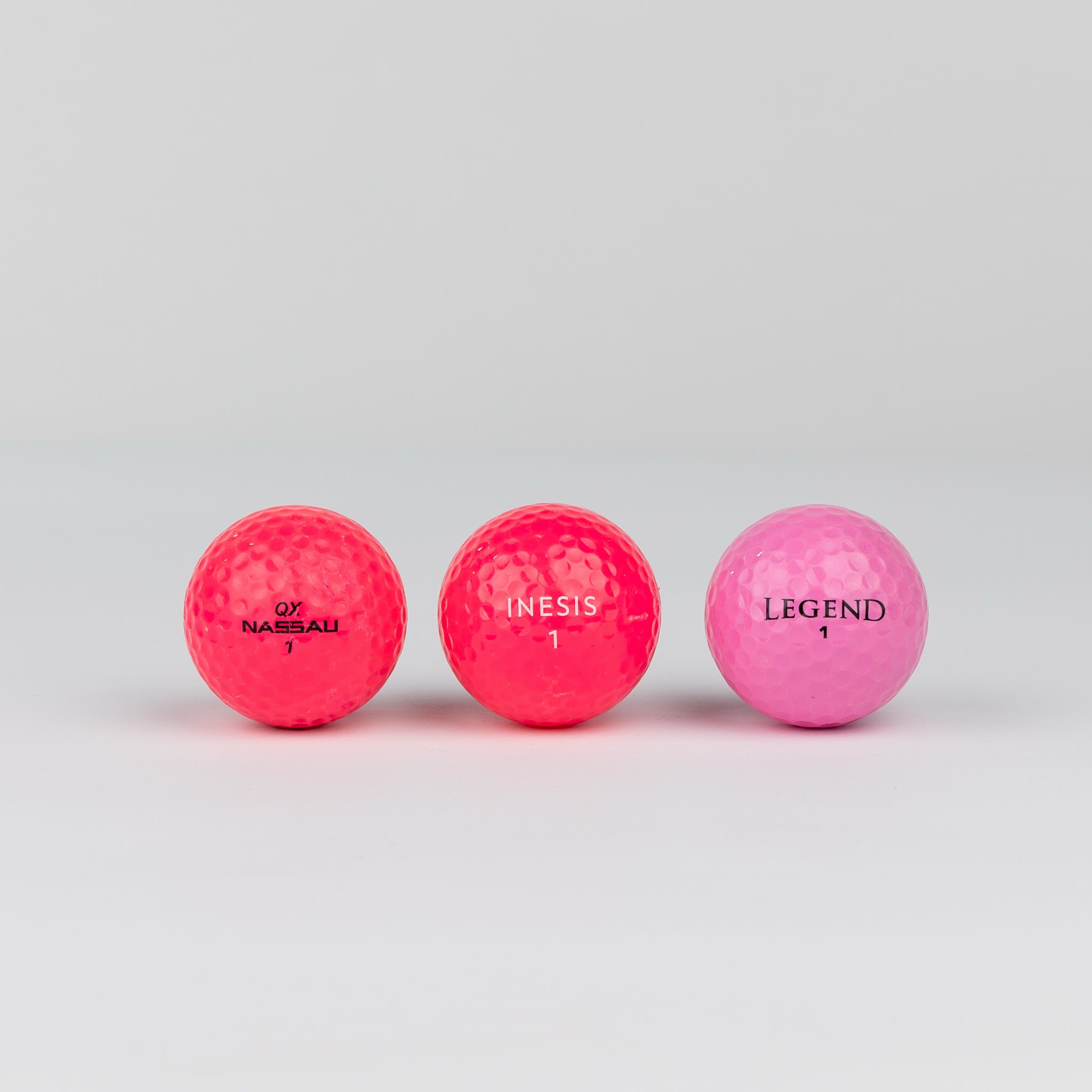 Gekleurde golfballen (roze, oranje, geel)